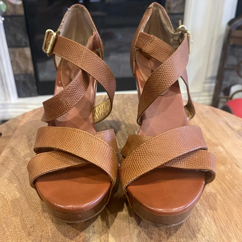 Banana Republic Wedge - Picture 1 of 6
